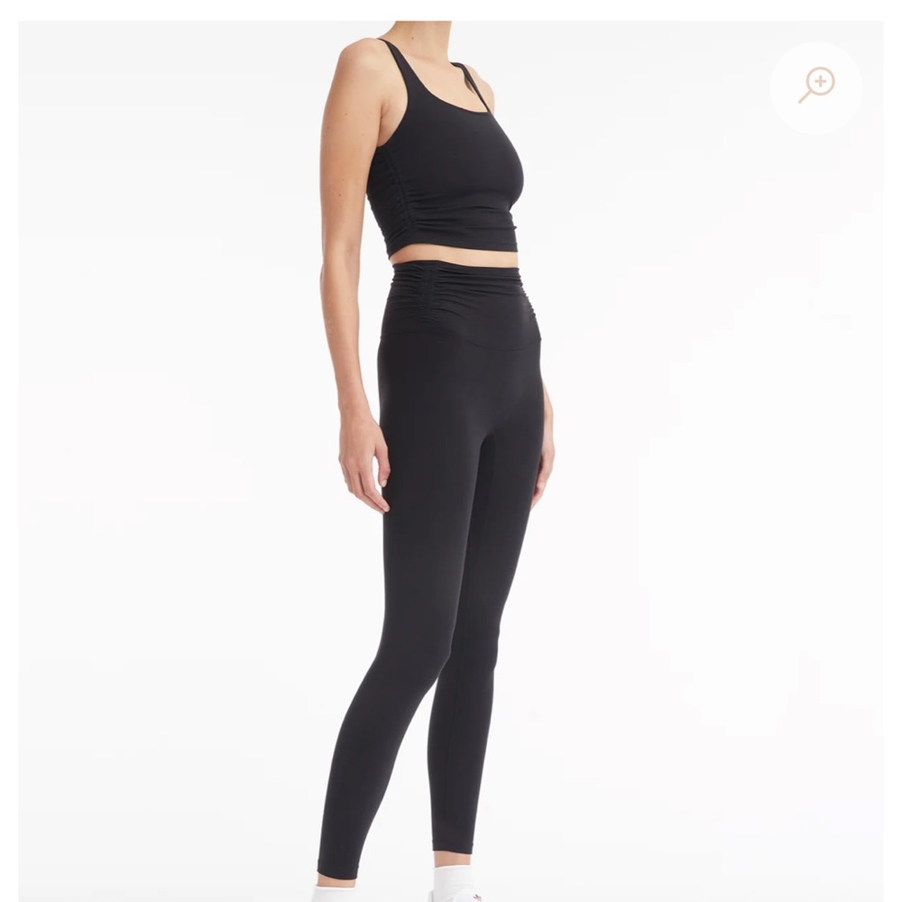 BNWT NYLORA SEAMLESS BLACK LEGGINGS with laser cut detail xs